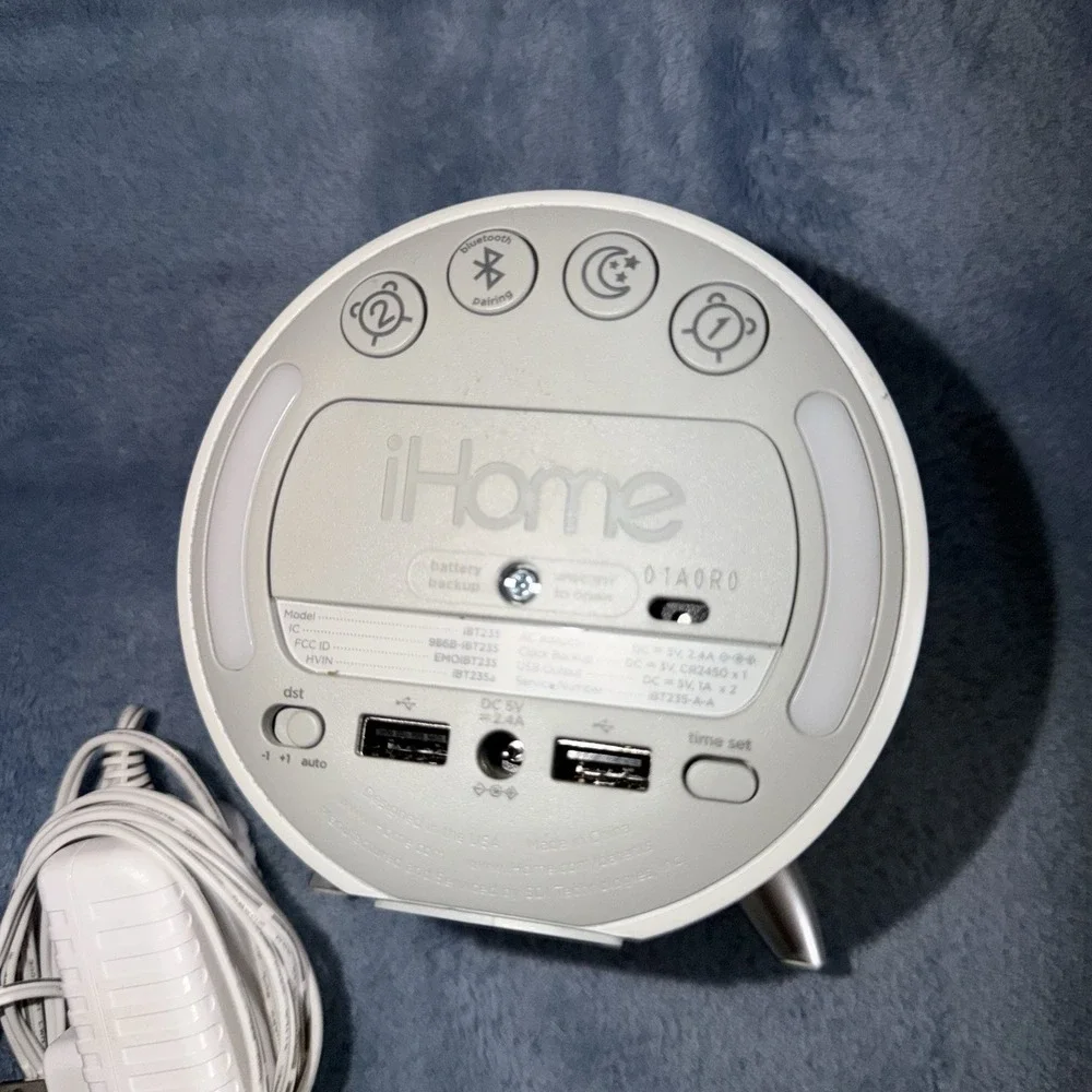 iHome Bluetooth Alarm Clock with Dual USB Charging and Nightlight (White)‎ WORKS